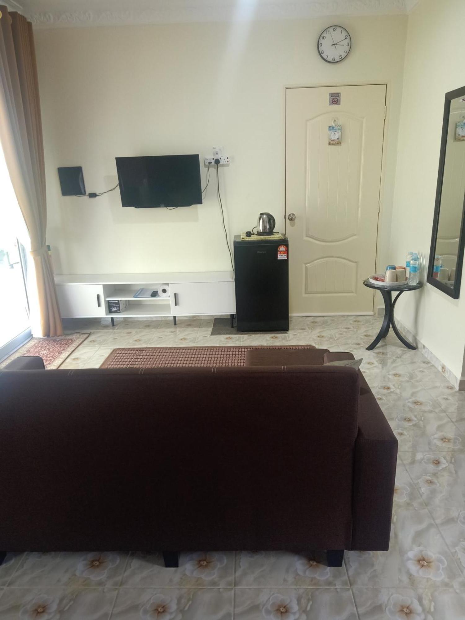 Heal Inn Roomstay- Islamic Guest Kangar Exteriör bild